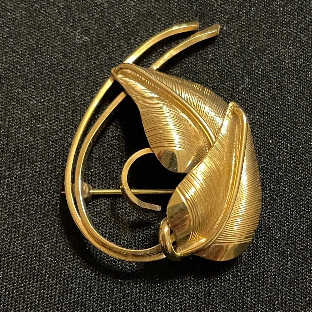 Gold Leaf Double Feather Brooch - Women's Jewelry